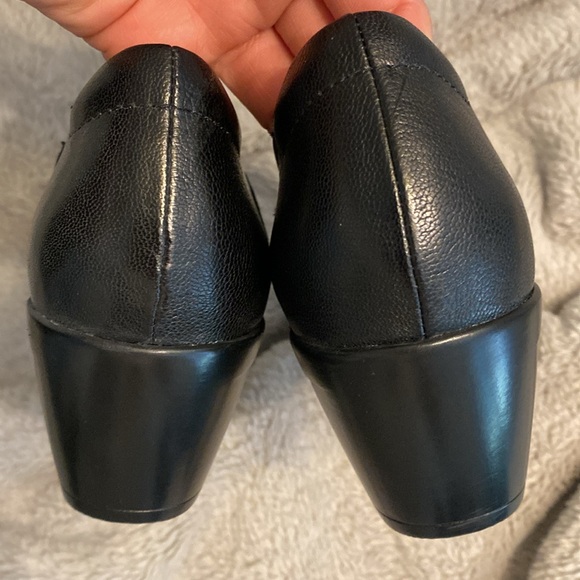 Emily Cove Slip-On Black Size 8M
Current price: $89.9 - Picture 7 of 9